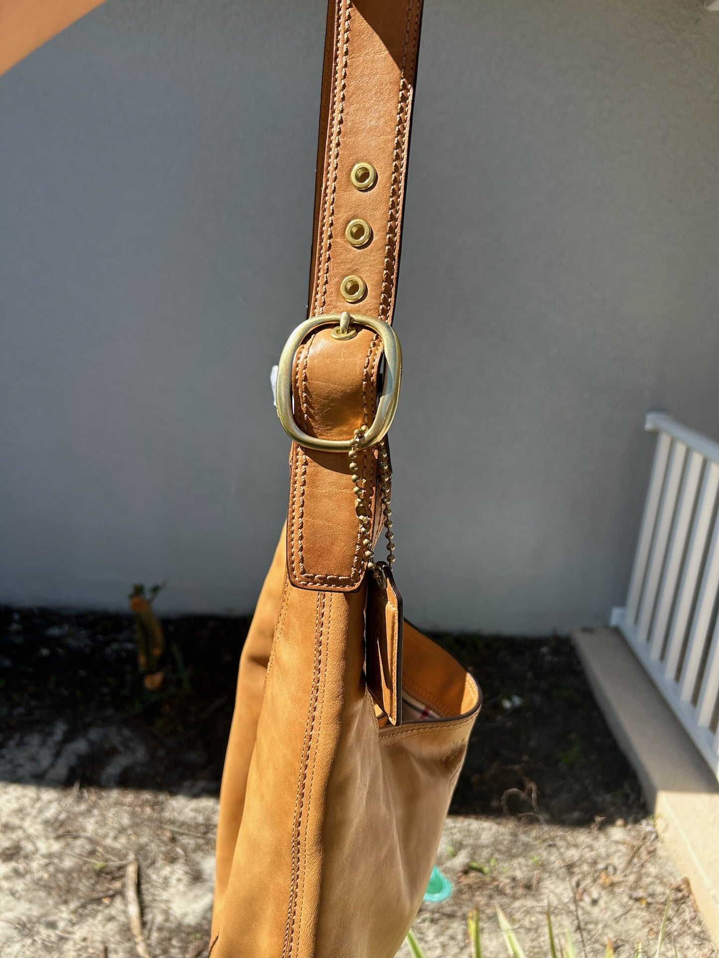 Coach Leather hobo Bag color (style 12399)