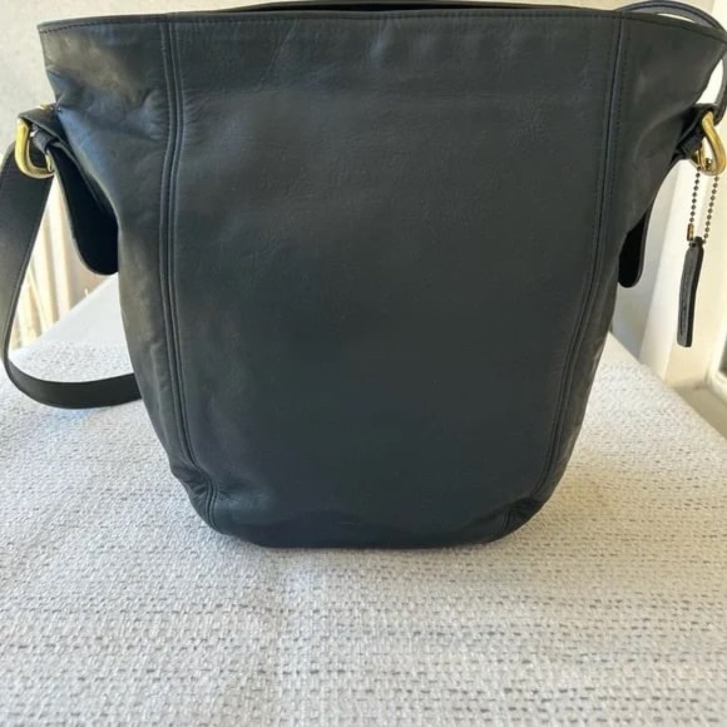 Elegant Navy Leather Shoulder Bag