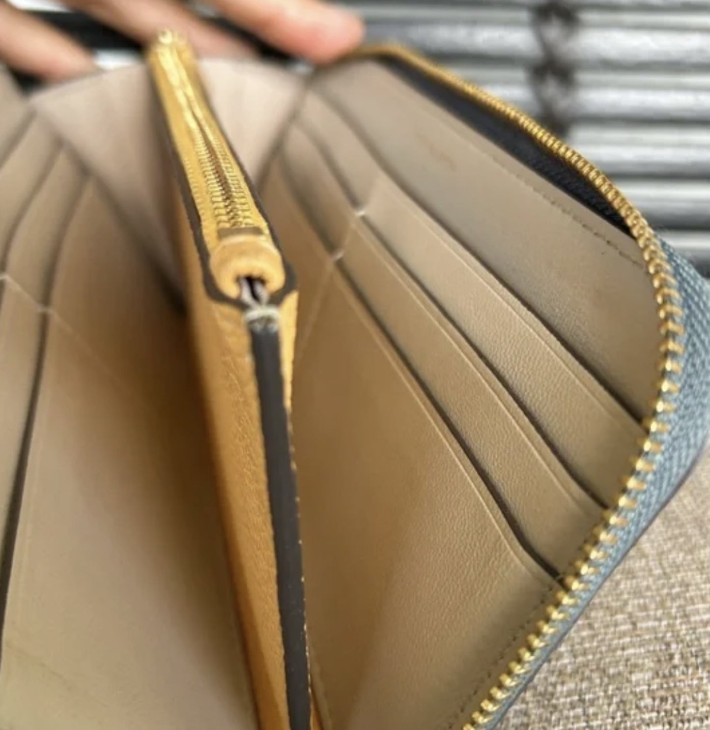 Vintage Tory Burch Perry Shark Applique Zip Continental Wallet