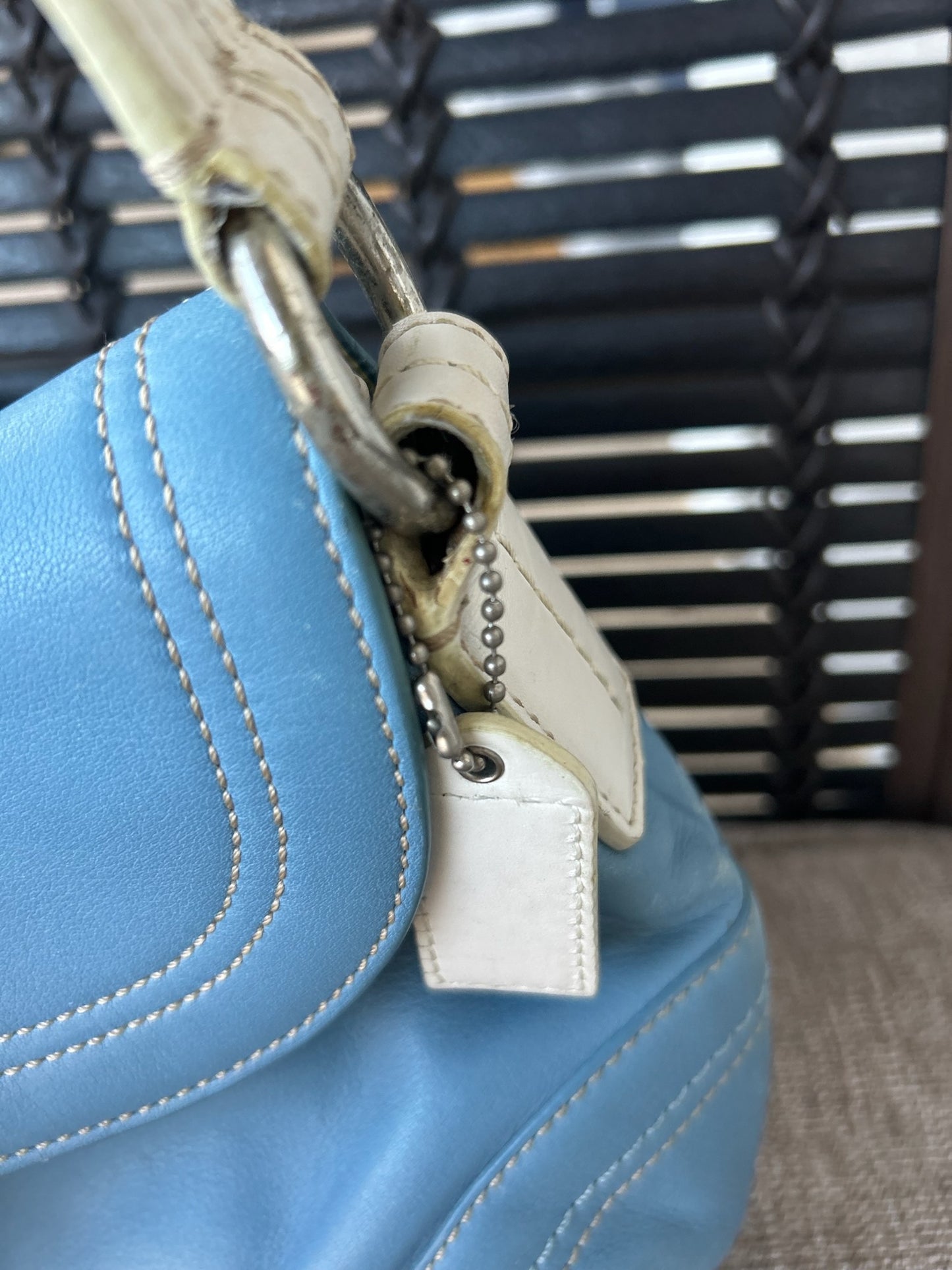 Vintage Coach F1091 soho Shoulder Bag in Blue and White leather. Large size