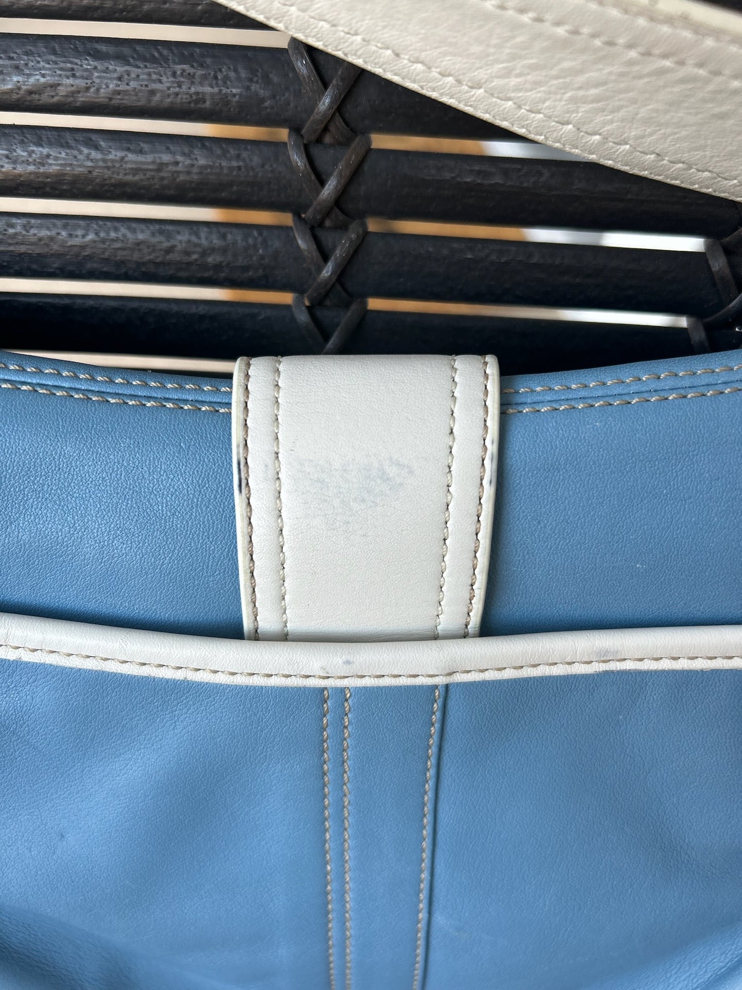 Vintage Coach F1091 soho Shoulder Bag in Blue and White leather. Large size