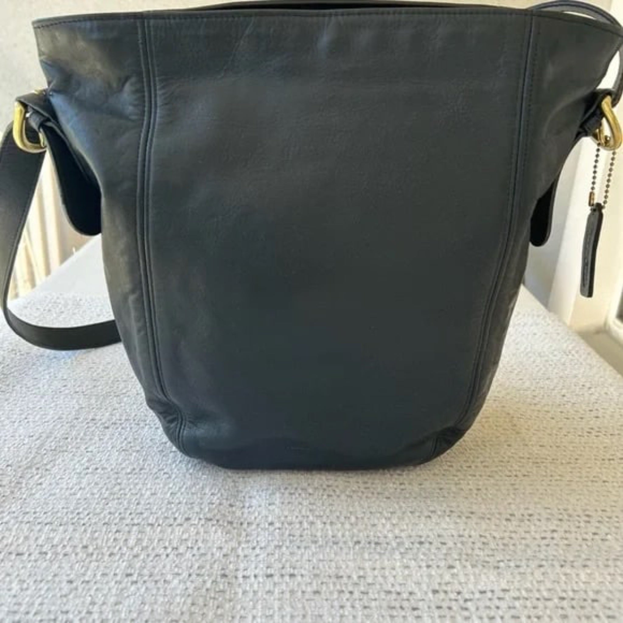 Elegant Navy Leather Shoulder Bag