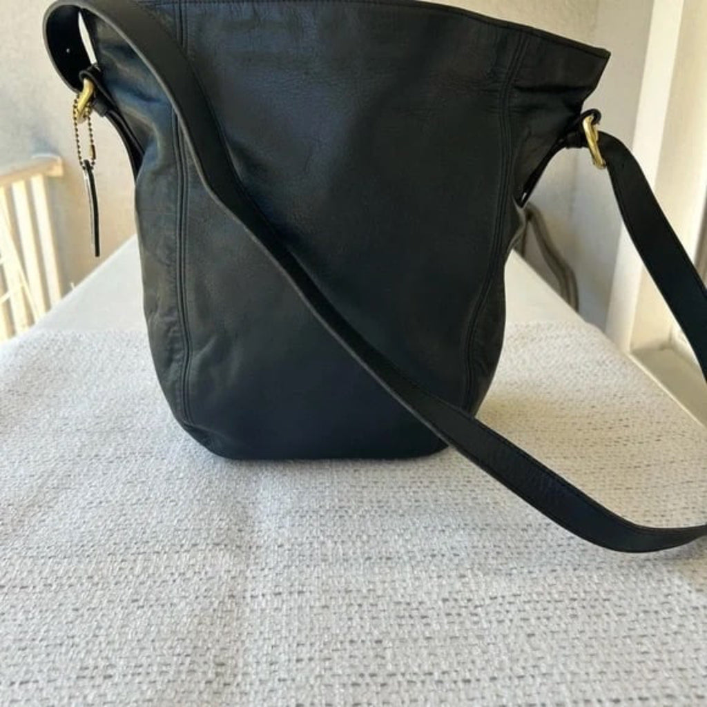 Elegant Navy Leather Shoulder Bag