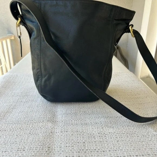 Elegant Navy Leather Shoulder Bag